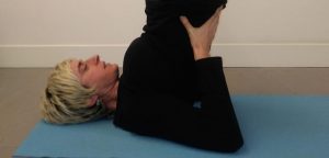 Postura de la vela en yoga